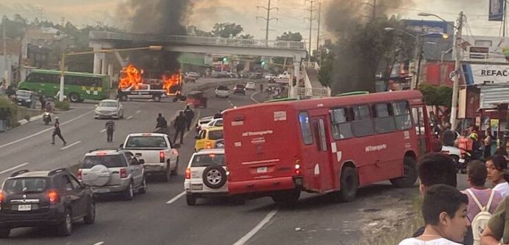 Violent clashes between authorities and alleged criminals cause havoc in Guadalajara