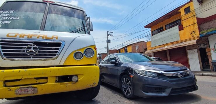 Ajijic Bus hits car trying to pass