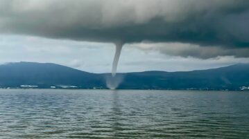 Lake Chapala's inhabitants amazed by sea storm