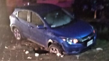 Car stuck in a sinkhole on Juárez Street in Jocotepec