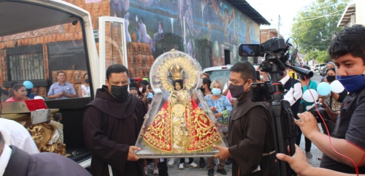 Ajijic prepares for the Virgin of Zapopan