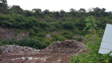 PHOTONOTE:Clandestine dump being cleaned up in Jocotepec