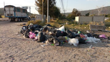 PHOTONOTE: Garbage dumped on roadside in Jocotepec