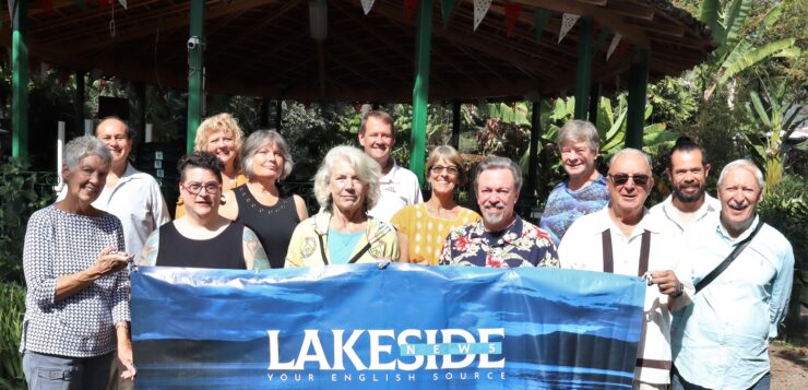 PHOTO NOTE: TODOS ENGLISH VOLUNTEERS AT THE LCS PLAZA.