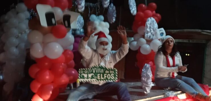 The first Christmas parade wound through Jocotepec’s streets