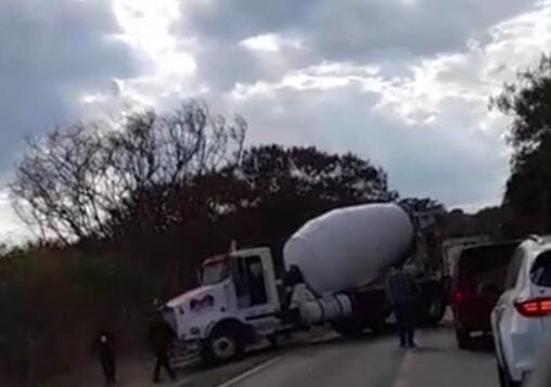 Cement truck crashes on Chapala-Ajijic highway