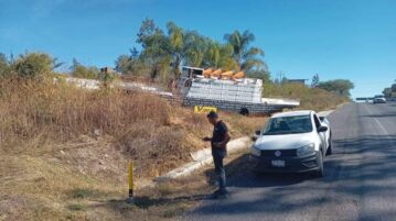 “Titanic" limousine crashes on Chapala highway