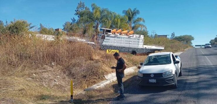 “Titanic" limousine crashes on Chapala highway