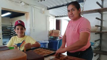 Family Ramos produces traditional Three Kings' bread for five generations