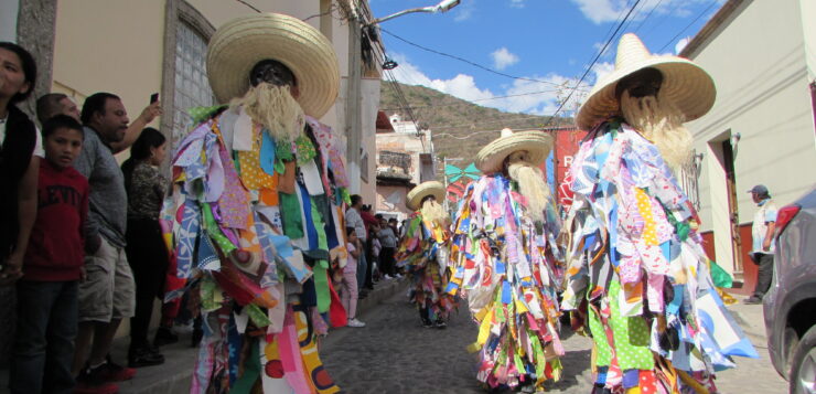 Over 100 Ajijic residents in the New Year's parade