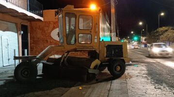 Loose gravel removed from the Chapala-Jocotepec highway