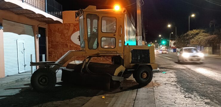 Loose gravel removed from the Chapala-Jocotepec highway