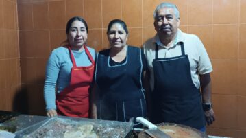 Ajijic entrepreneurs innovate the traditional rosca de reyes (King's Day cake)