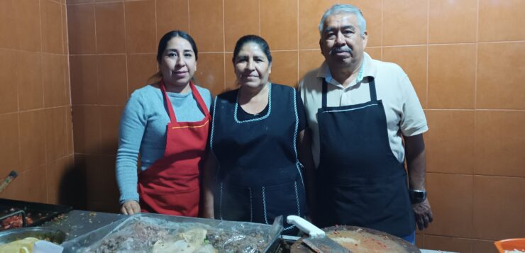 Ajijic entrepreneurs innovate the traditional rosca de reyes (King's Day cake)