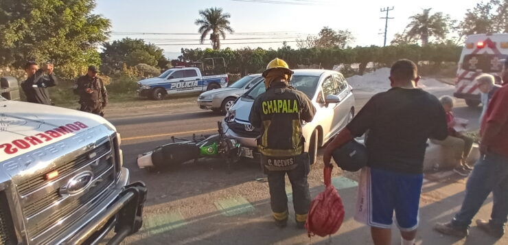 Car collides with motorcyclist in Ajijic