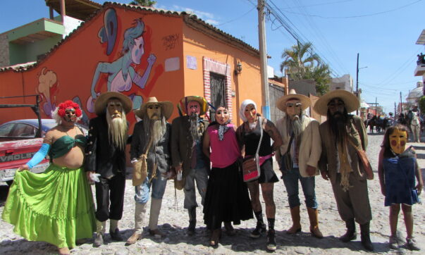 Thousands enjoy Shrove Tuesday parade in Ajijic