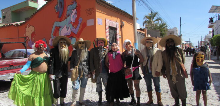 Thousands enjoy Shrove Tuesday parade in Ajijic