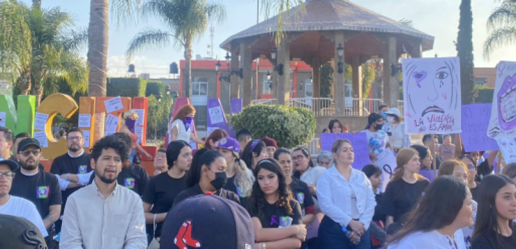 Crowd demonstrates in Poncitlan for justice for double femicides