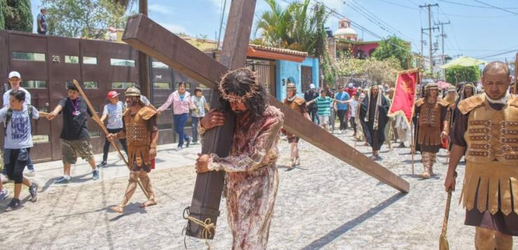 Support is needed for the Stations of the Cross in San Antonio Tlayacapan