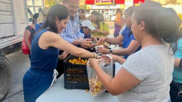 7,200 kilos of tomatoes given away in Chapala