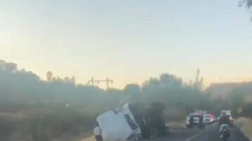 Tandem rig tractor trailer overturns in El Molino