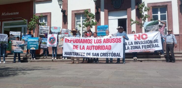 San Cristobal citizens protest in front of the Jocotepec City Hall