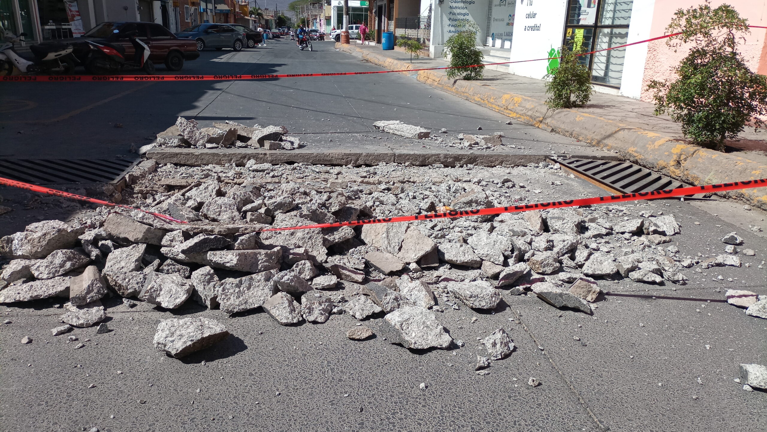 Jocotepec street shifts again causing a rift