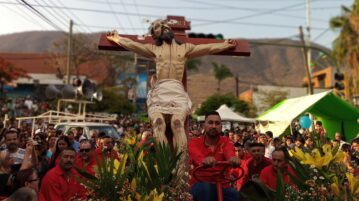 Viva the Lord of Huaje! Thousands join the Solemn Procession