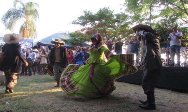 Great turnout for the Manos Solidarias kermesse