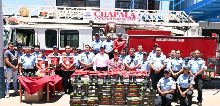 Chapala President recognizes 42 Civil Protection and Firefighters