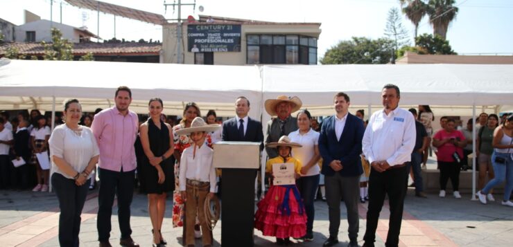 Chapala time capsule presented to the pubic before burial