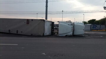 Heavy truck in accident near Puerta del Muerto