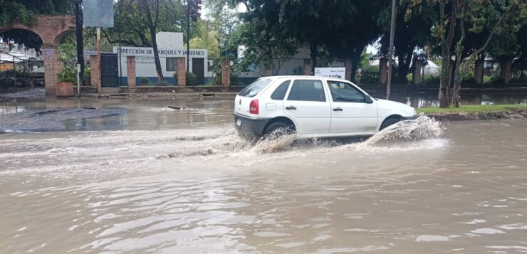 “Mexican monsoon” brings heavy rains and flooding to Chapala