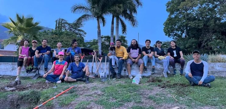 The group “Sembradores de Vida” plants over 30 trees on Ajijic's malecon