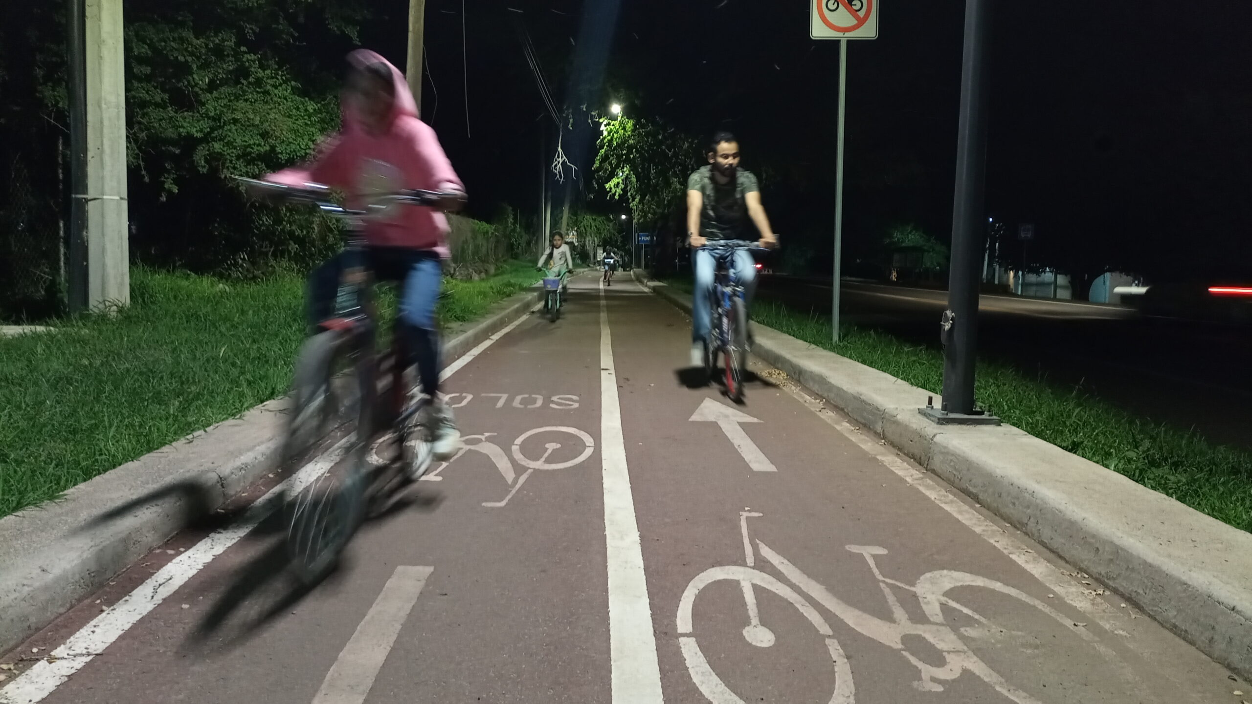 Jocotepec bike path lights are finally turned on