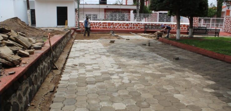 Huejotitán's square getting new paving stones