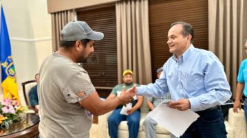 Chapala distributes Jalisco agri-food credentials to local producers