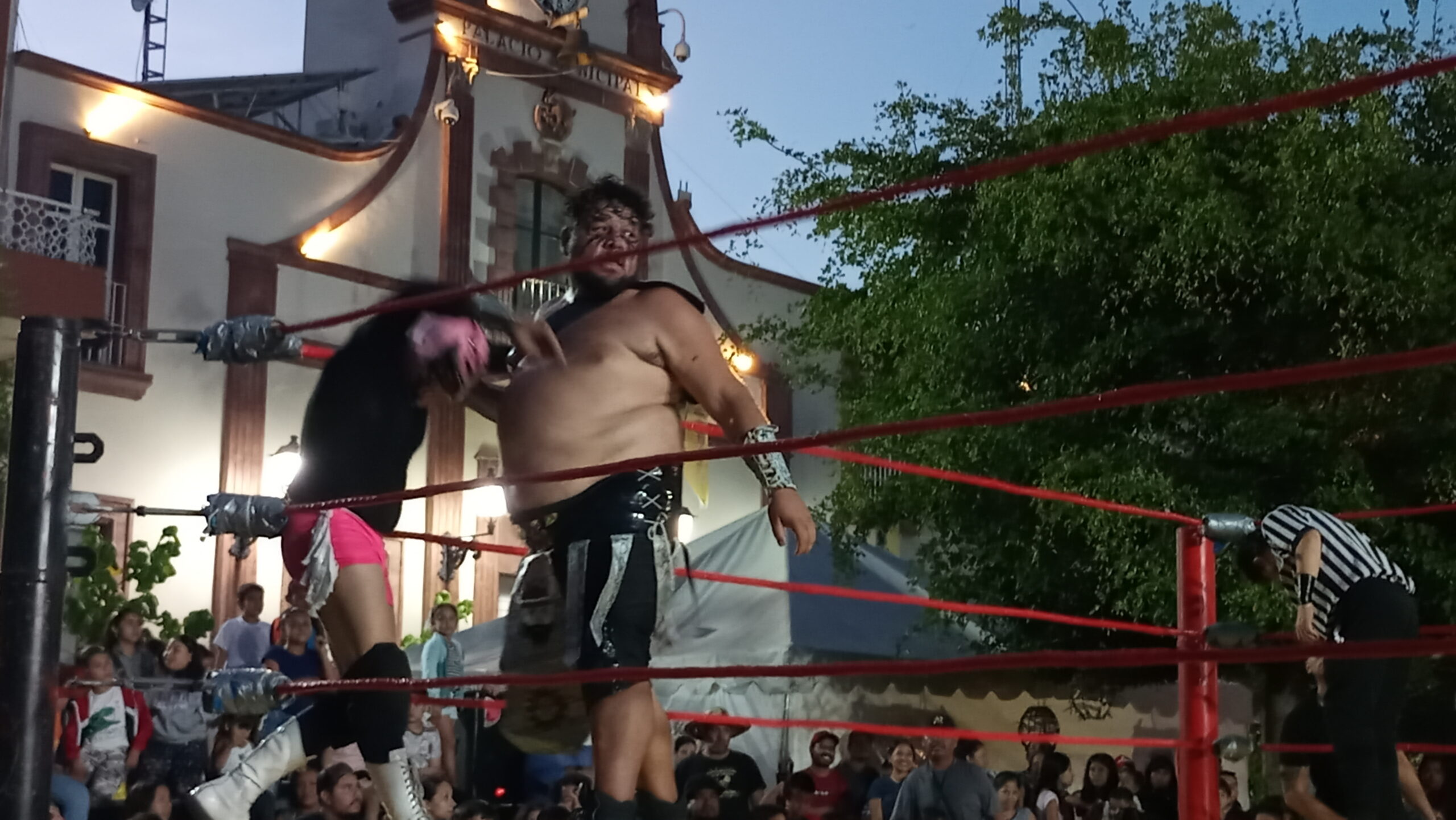 Wrestling comes to Jocotepec as part of the national celebrations