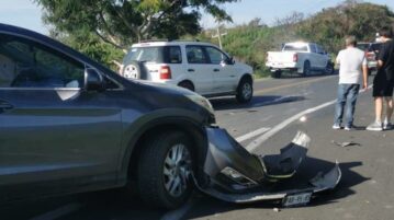 Two pickup trucks collide on the Libramento