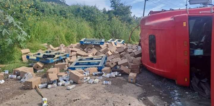 Milk truck overturns on Ajijic highway delivery milk to DIF