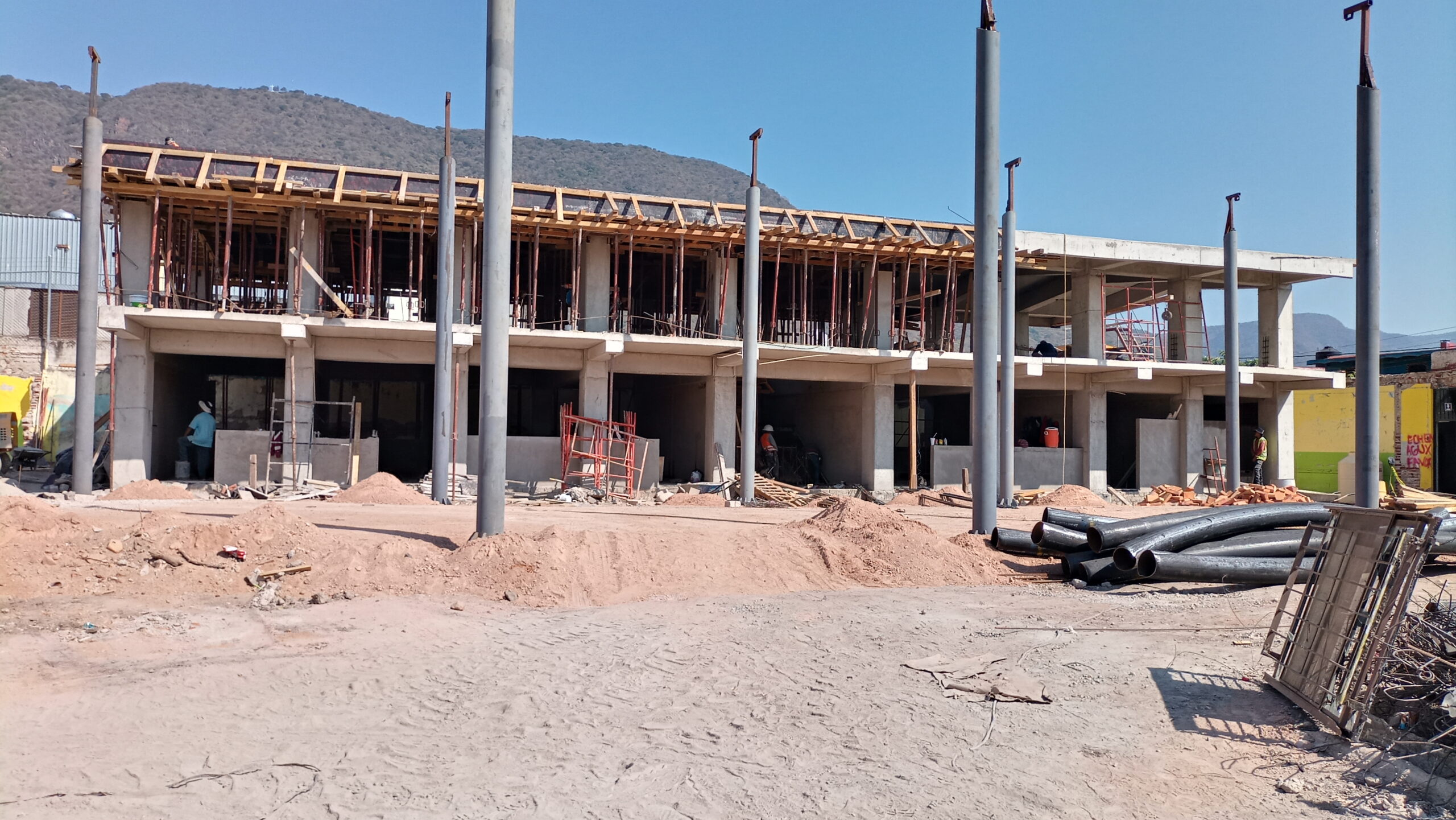 New José Santana Elementary School rises quickly