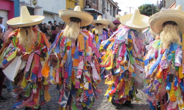 New Year's parade in Ajijic is ready