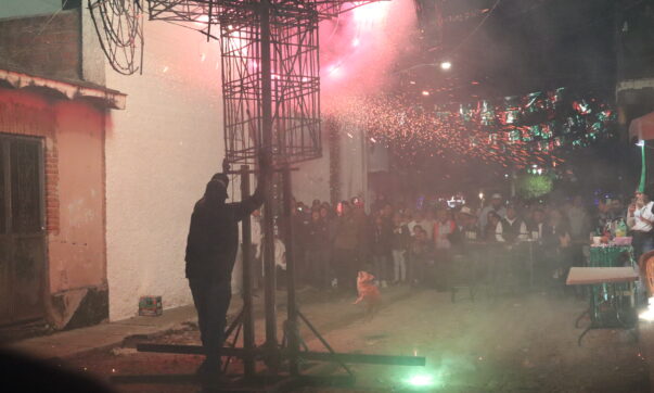 Hundreds of faithful accompany the Virgin of Guadalupe in Ajijic