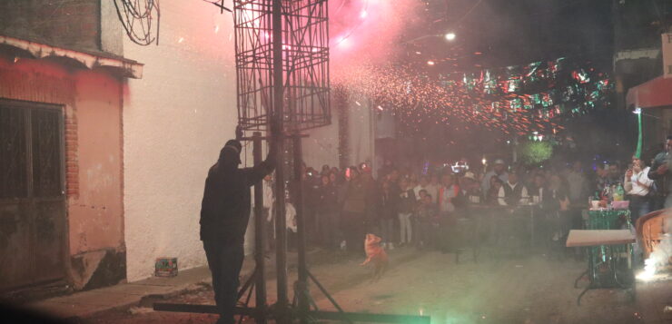 Hundreds of faithful accompany the Virgin of Guadalupe in Ajijic