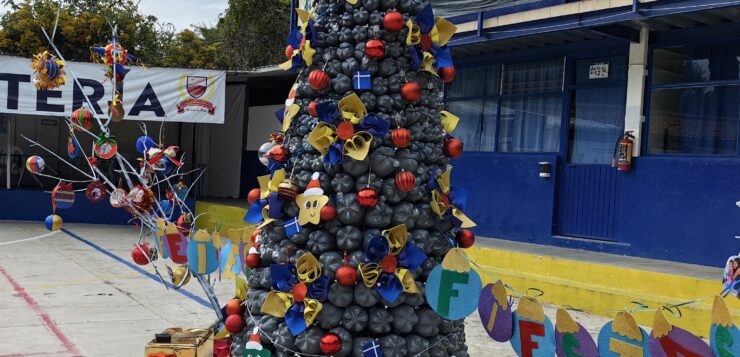 Octavio Paz school celebrates with environmentally-friendly Christmas tree