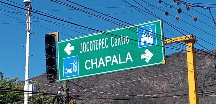 Traffic lights at intersection of access to Joso and Chapala out of order