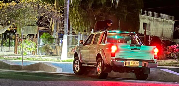 PHOTONOTE: Truck gets stuck on concrete barrier