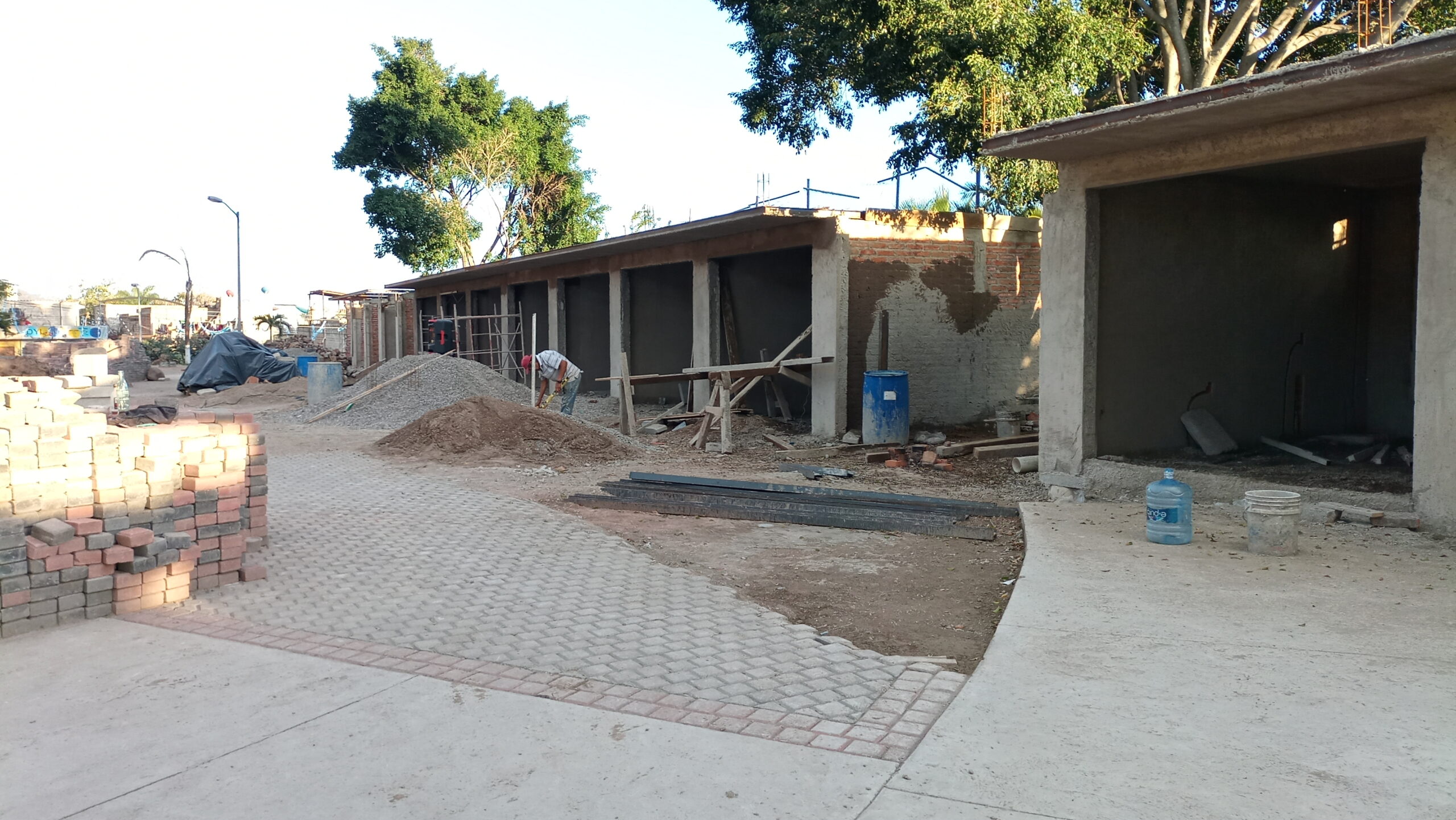 Construction of El Chante plaza’s commercial premises moving ahead