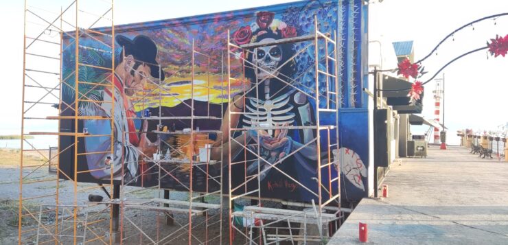 Striking new mural unveiled on “Q” restaurant at Ajijic pier