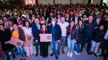 Teachers in the La Ciénega Region of Jalisco receive new computers